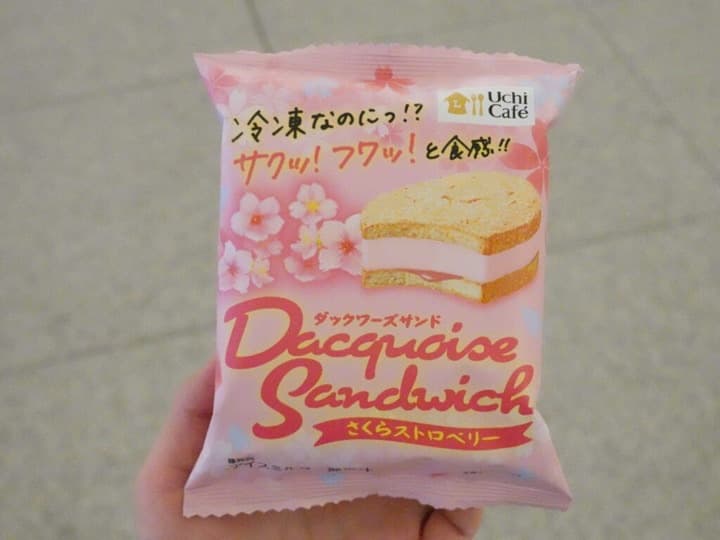 UchiCafe ダックワーズサンド さくらストロベリー